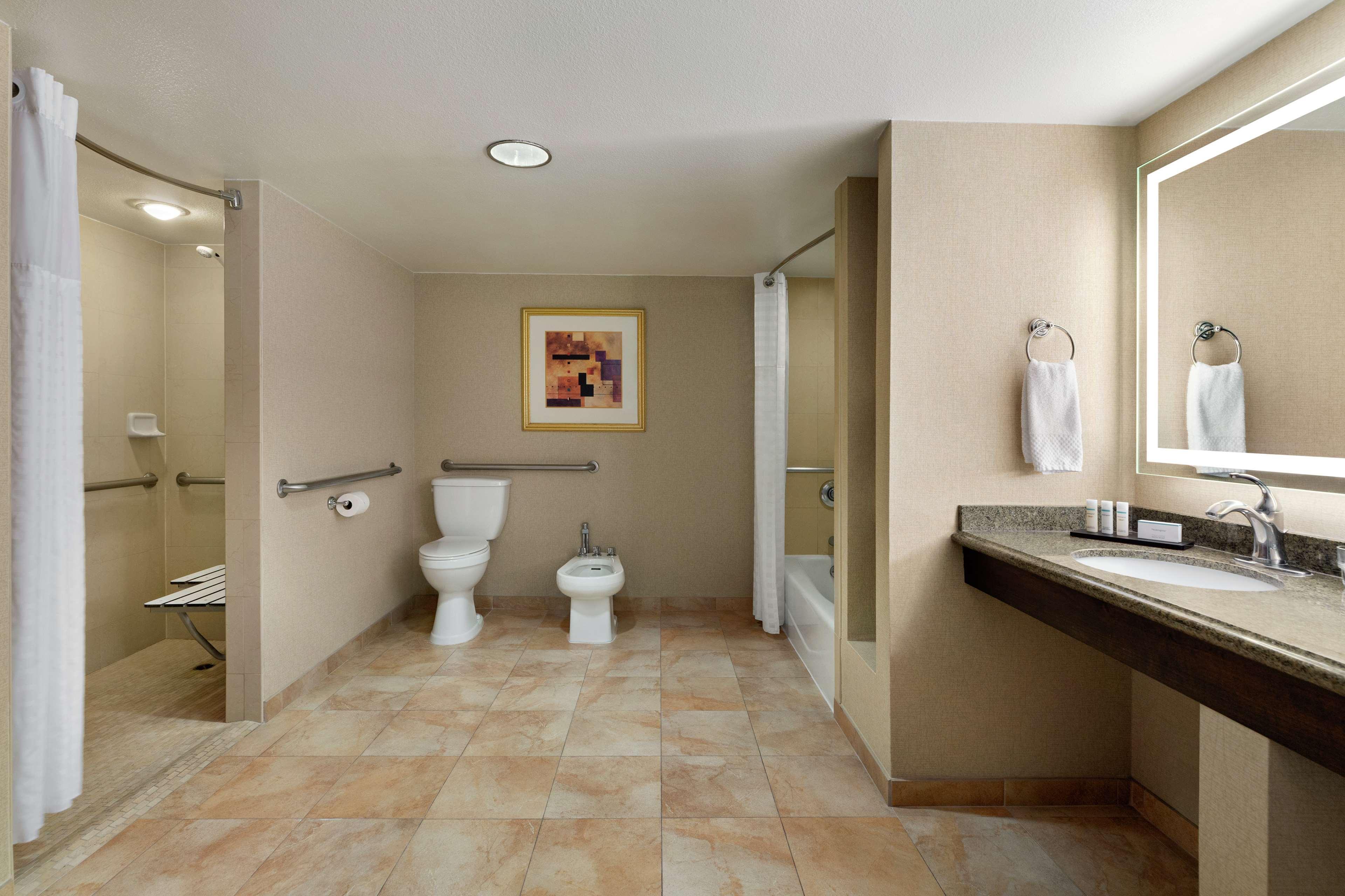 Embassy Suites By Hilton Phoenix Tempe Bagian luar foto