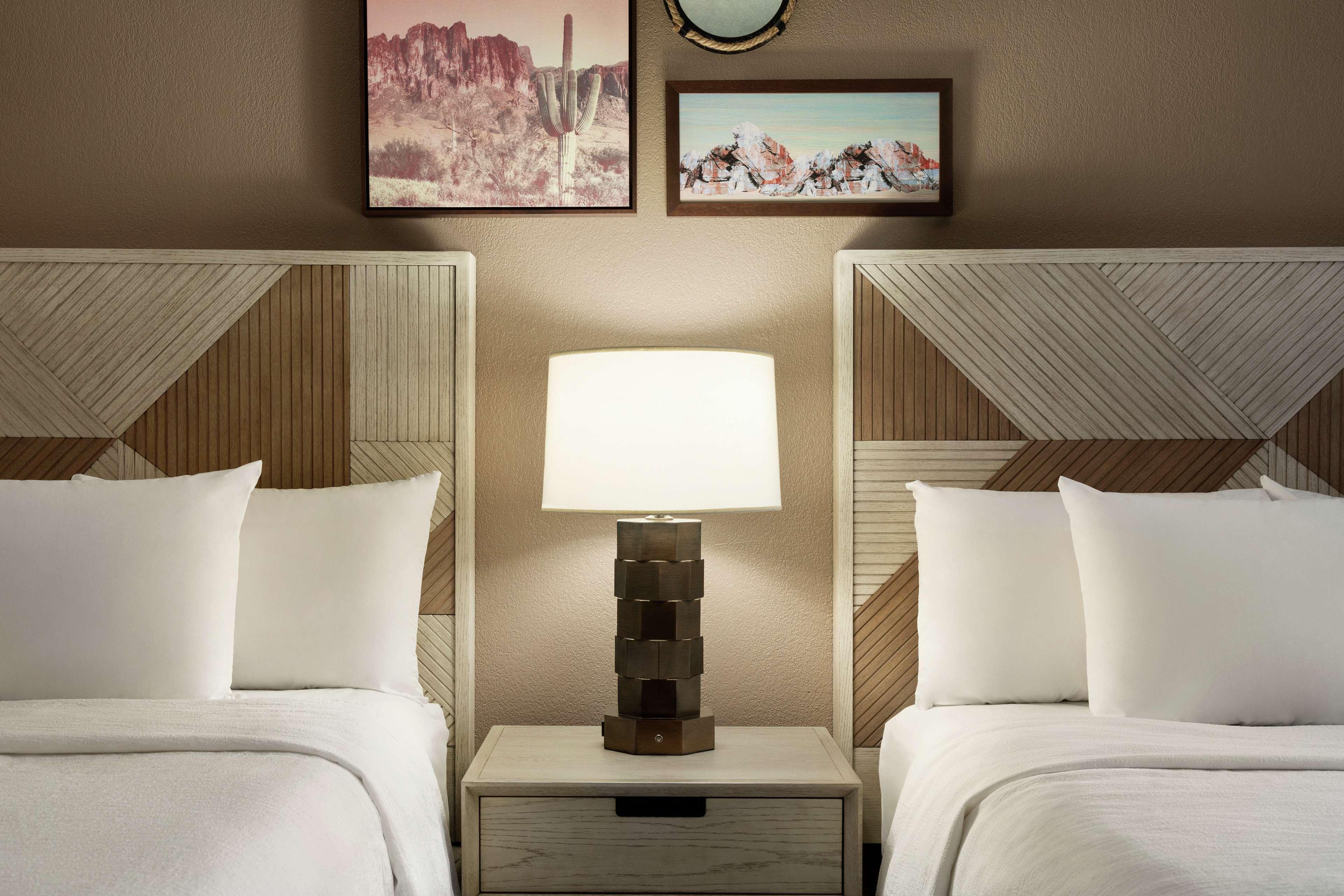 Embassy Suites By Hilton Phoenix Tempe Bagian luar foto