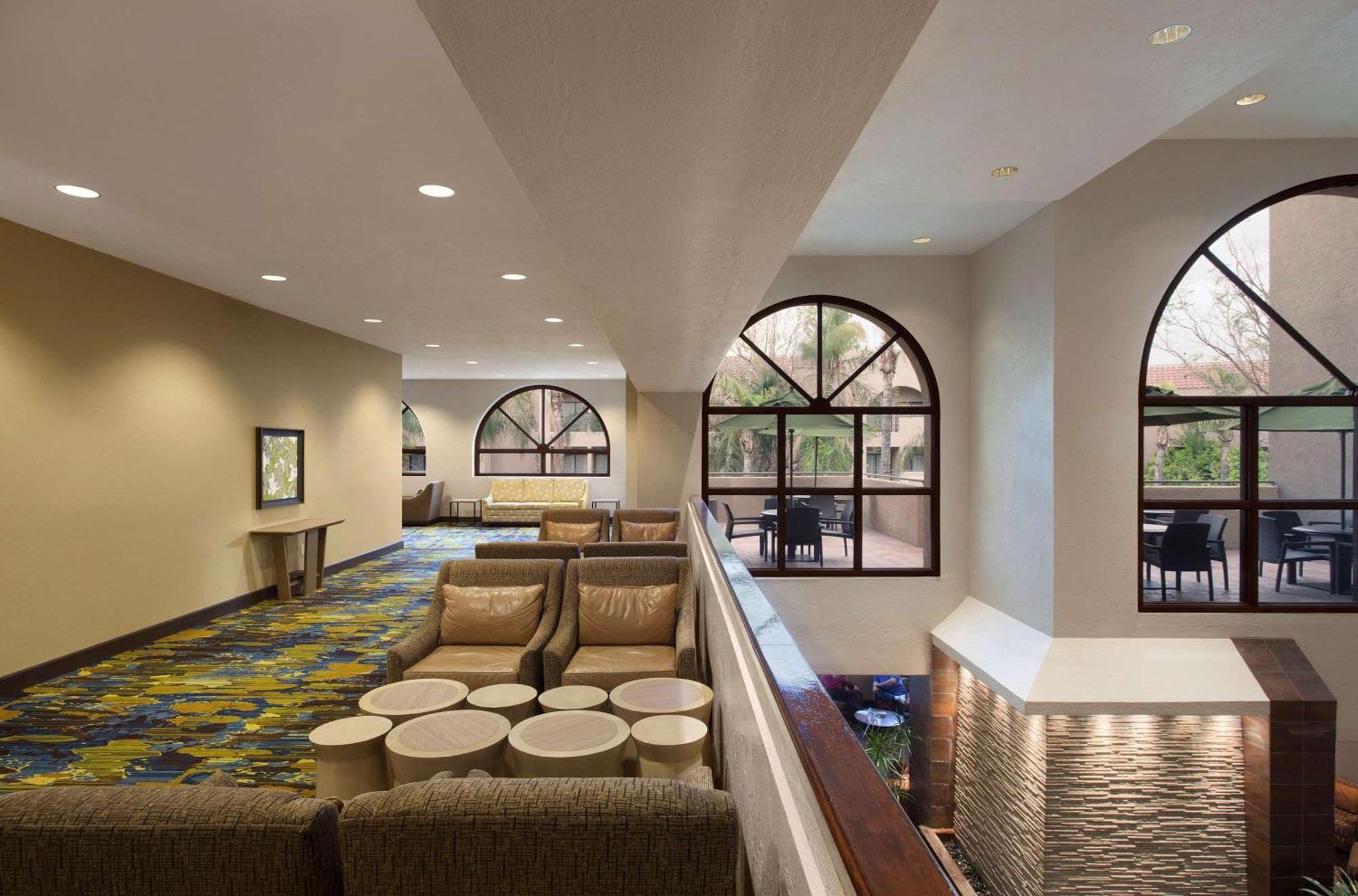 Embassy Suites By Hilton Phoenix Tempe Bagian luar foto