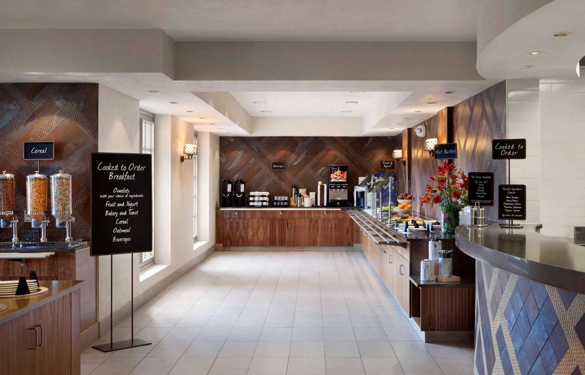 Embassy Suites By Hilton Phoenix Tempe Bagian luar foto